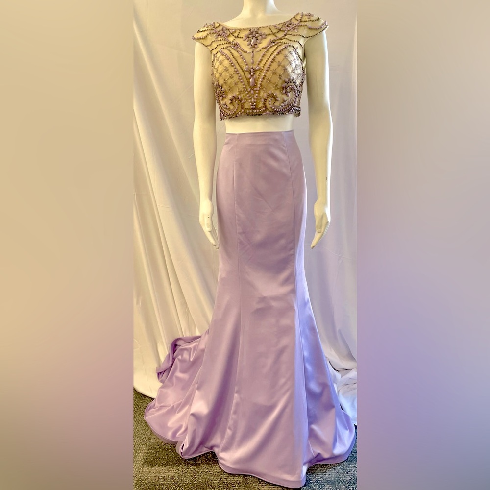 Absolutely stunning lavender size 6 two piece